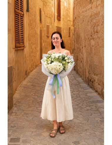 Ramo Valldemossa | Hortensias y rosas blancas en Mallorca