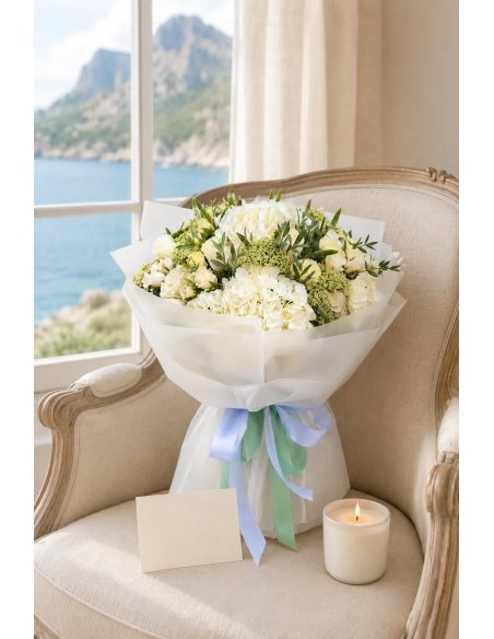 Valldemossa Bouquet | White hydrangeas and roses in Mallorca