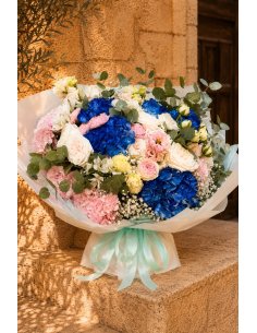 Alcúdia Bouquet | Blue Hydrangea and Garden Roses in Mallorca | Caterina 2